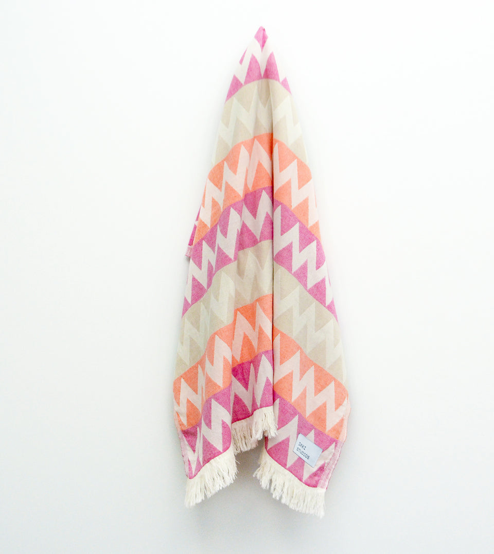 IKKI STUDIOS, AAVA, Tuch, Shop, Zickzack, Muster, Spa, Hamam, Strand, Puck